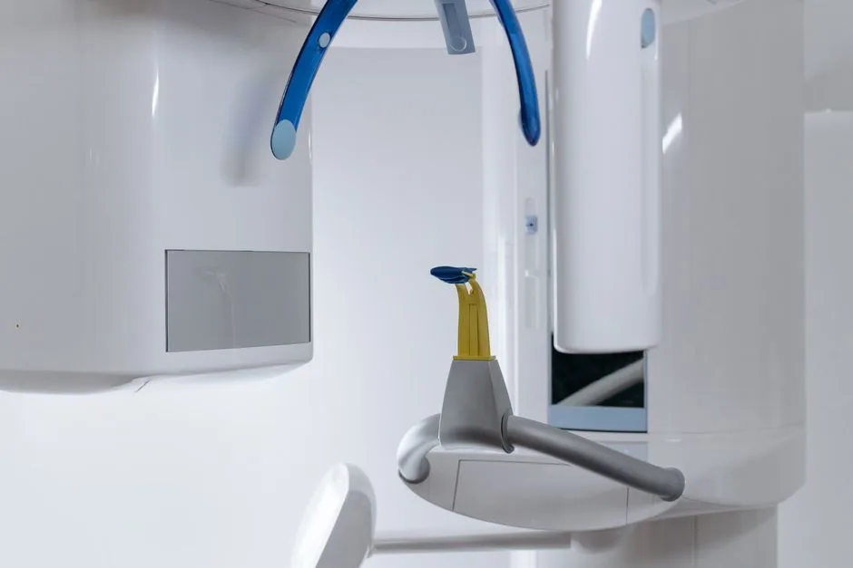 advanced dental technology like a digital X-ray machine - green dentist near me